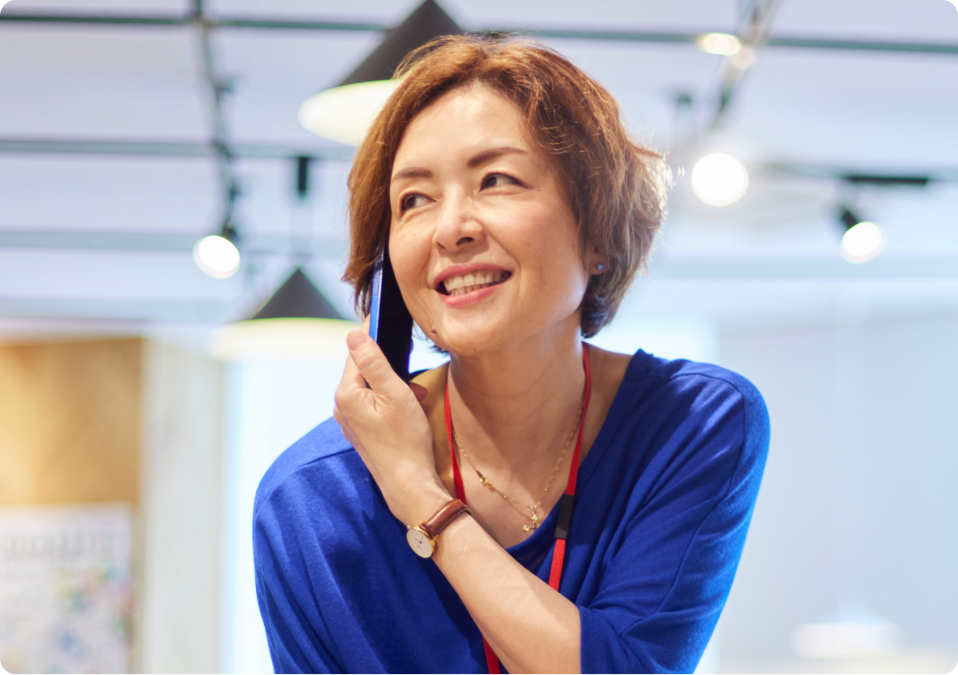 オフィスで働く女性